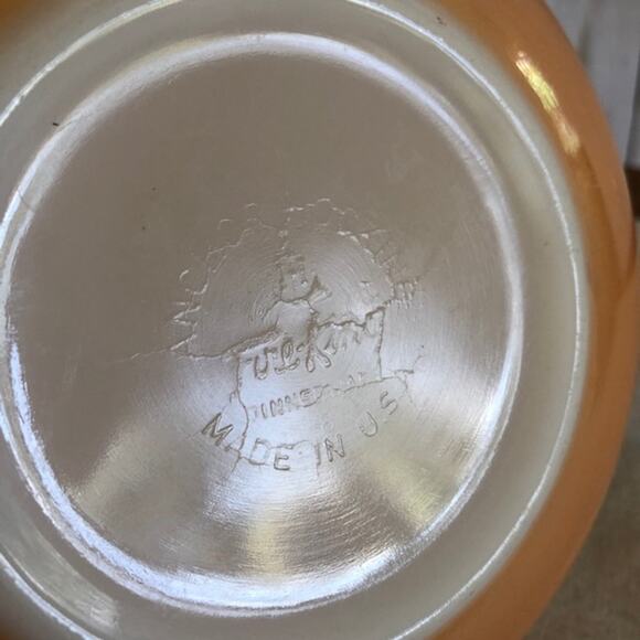 Vintage Fire King by Anchor Hocking Peach Lustre Vegetable Serving Bowl - Picture 6 of 7